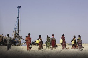 Turkana women gathering water
