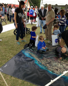 kids looking at Chesapeake Bay mosaic