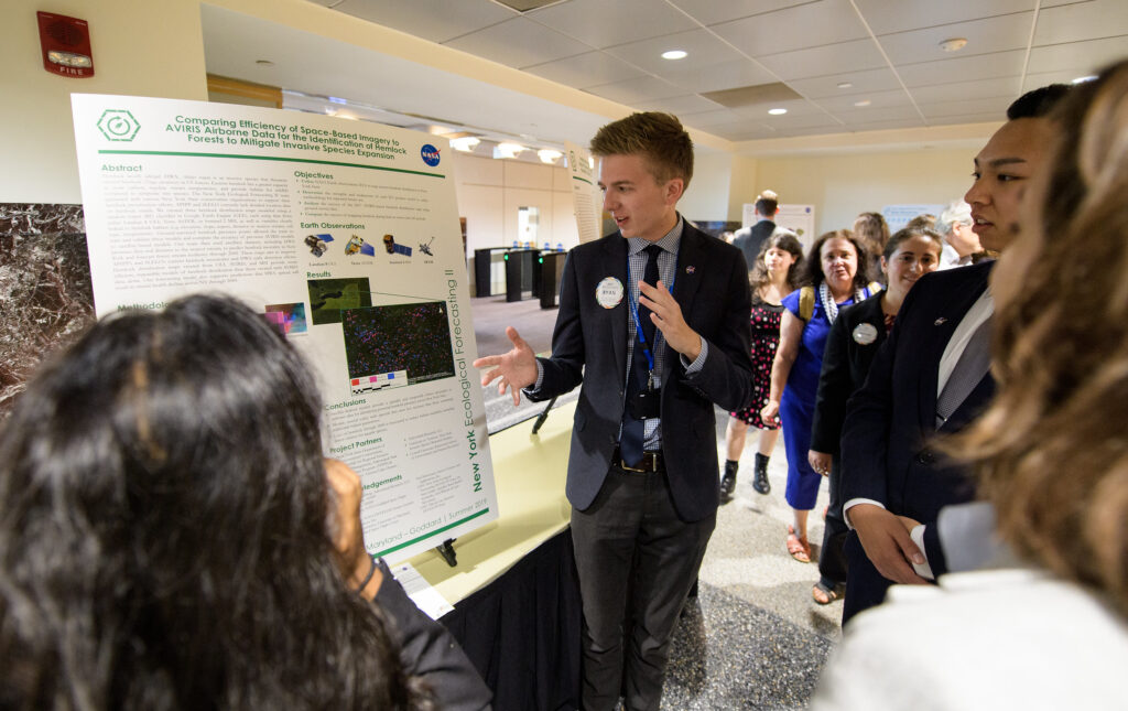 summer students discuss their science at NASA