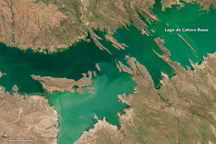 Lago de Cahora Bassa in Mozambique