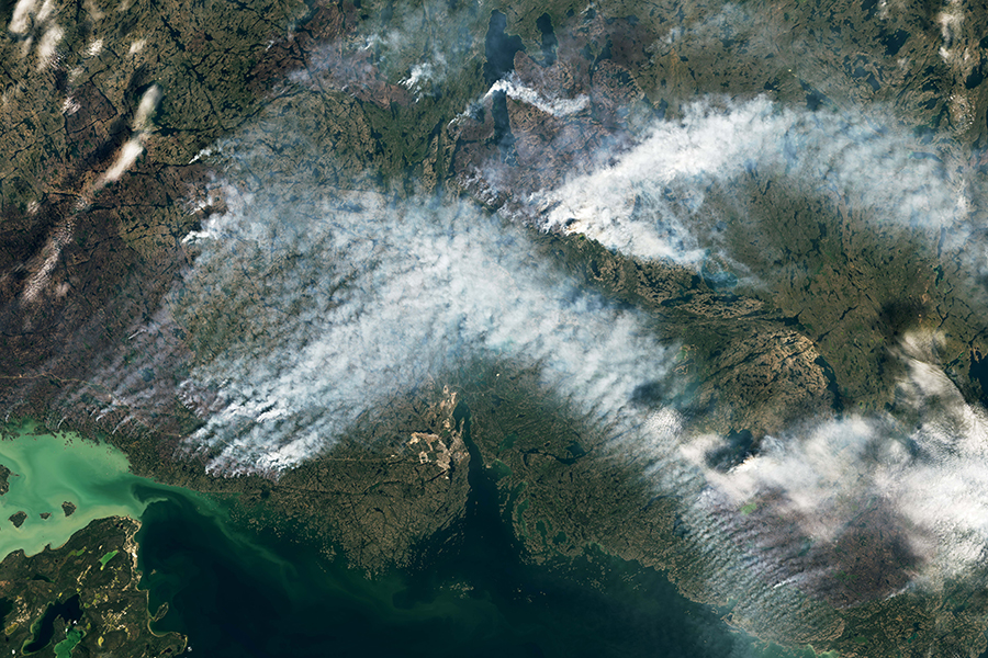 Landsat 8 image of Yellowknife fires in Canada